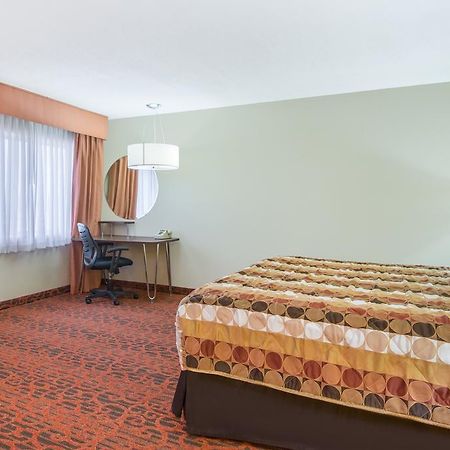 Super 8 By Wyndham Portales Motell Exteriör bild