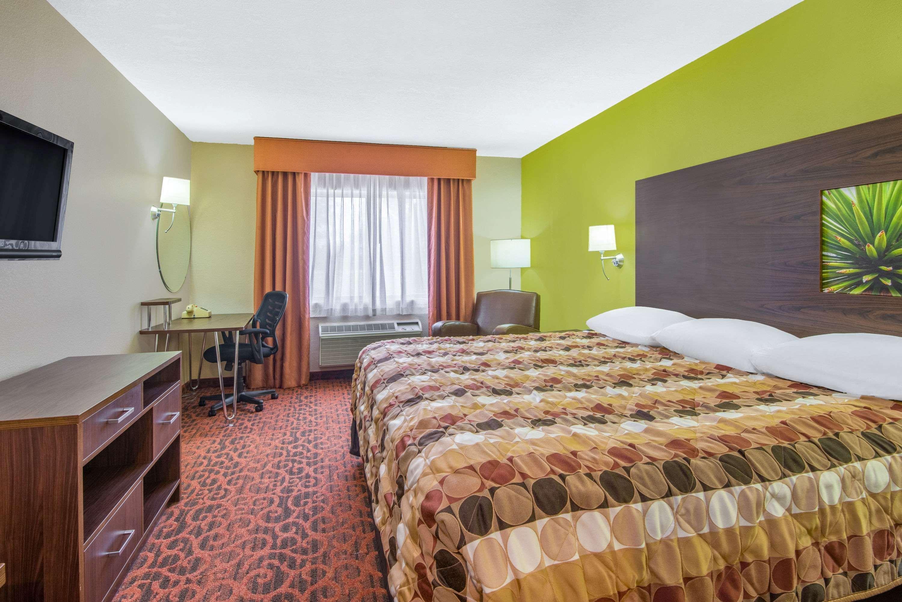 Super 8 By Wyndham Portales Motell Exteriör bild