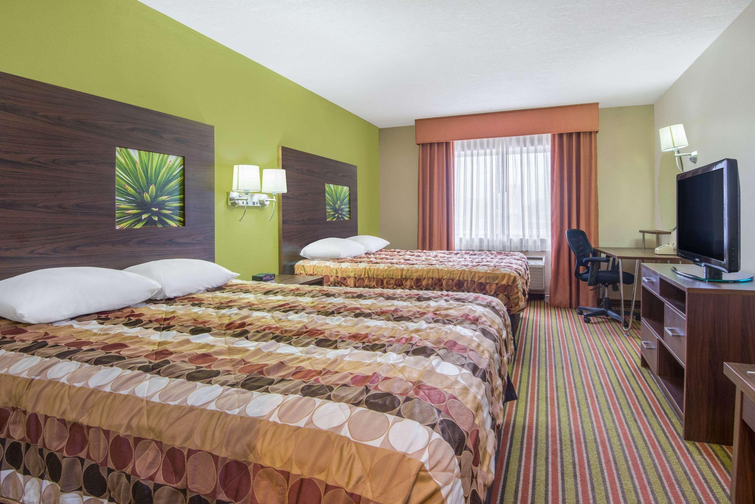 Super 8 By Wyndham Portales Motell Exteriör bild