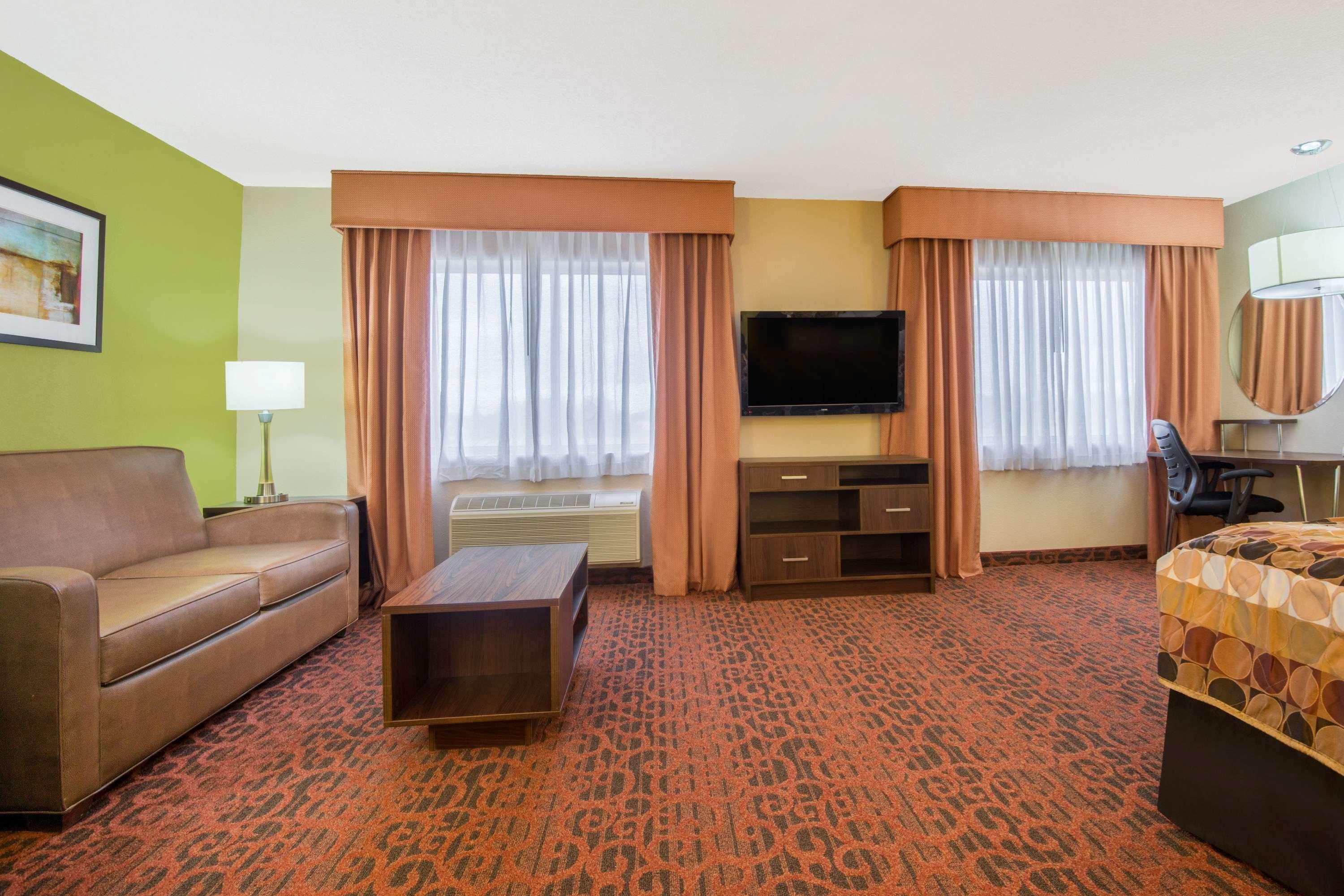 Super 8 By Wyndham Portales Motell Exteriör bild