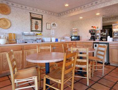 Super 8 By Wyndham Portales Motell Restaurang bild